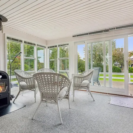 2 Bedroom Cozy In